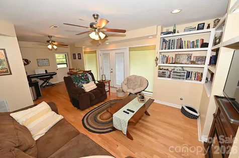 86 King Arthurs Court Hickory NC 28601