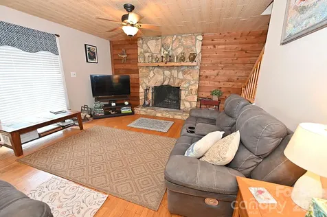 86 King Arthurs Court Hickory NC 28601