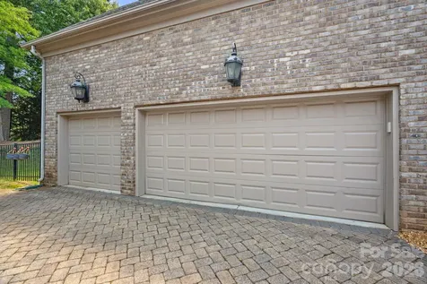 11215 Warfield Avenue Huntersville NC 28078