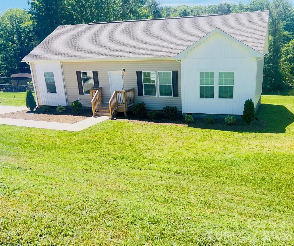 819 Wellwood Avenue Statesville NC 28677