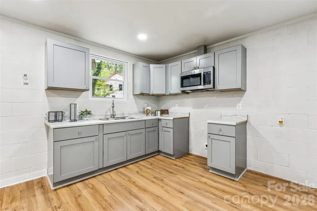 1014 N Mountain Street Cherryville NC 28021