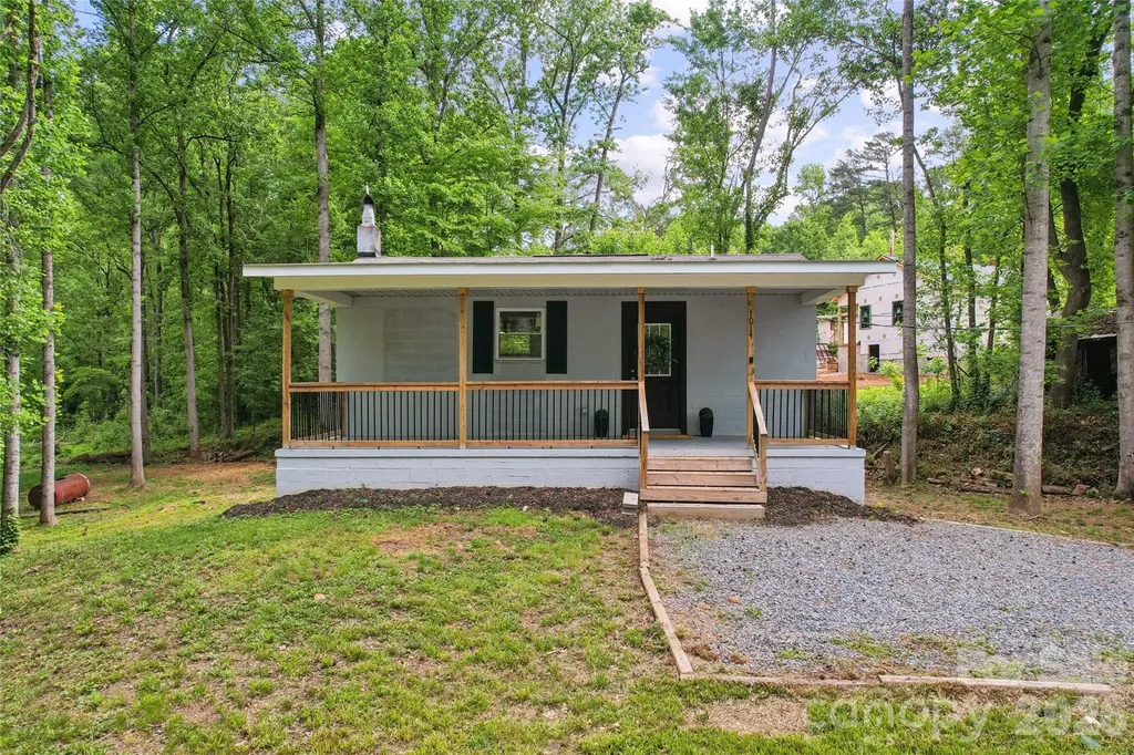 1014 N Mountain Street Cherryville NC 28021