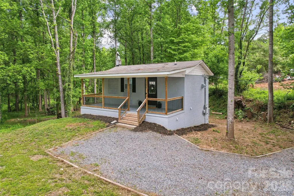 1014 N Mountain Street Cherryville NC 28021