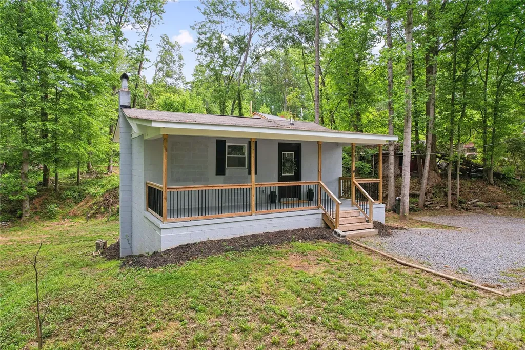 1014 N Mountain Street Cherryville NC 28021