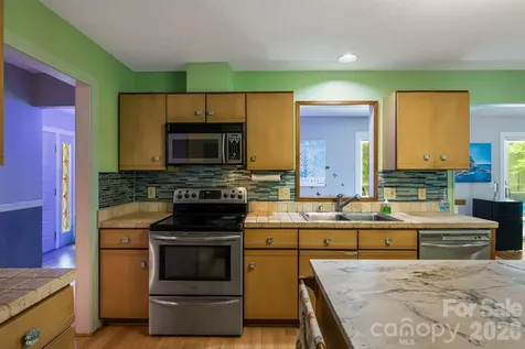 11 Beaumont Drive Hendersonville NC 28739