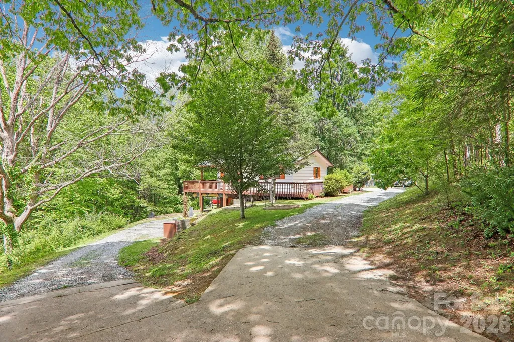 34 Lindsey Hill Lane Zirconia NC 28790