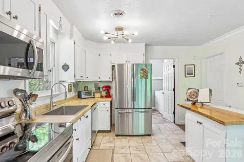 34 Lindsey Hill Lane Zirconia NC 28790
