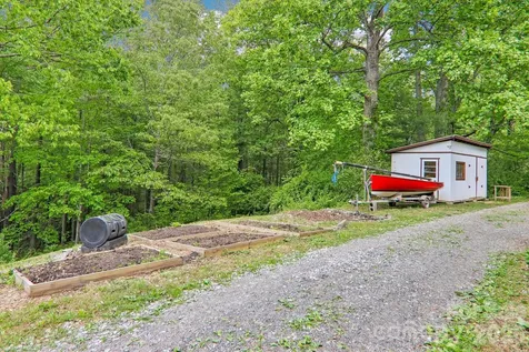 34 Lindsey Hill Lane Zirconia NC 28790