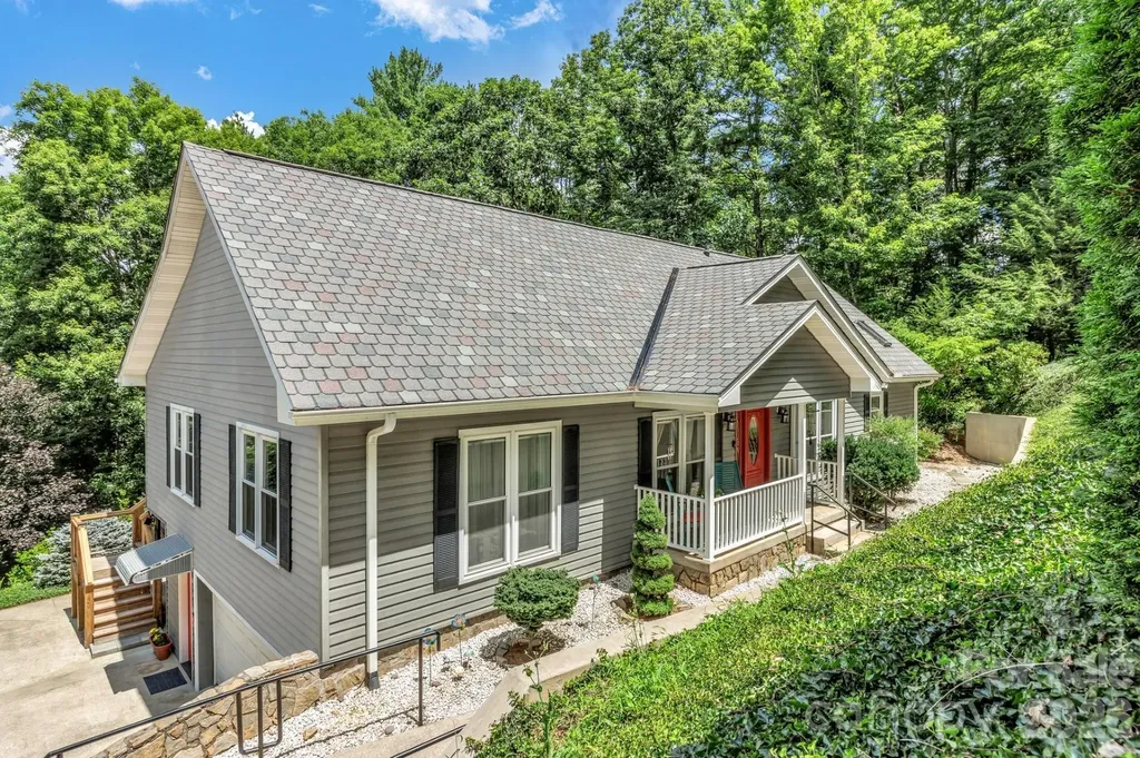 153 Skyview Circle Asheville NC 28804