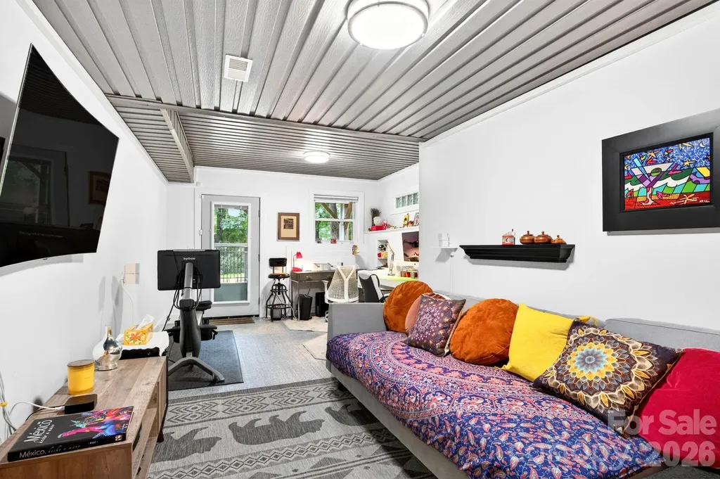 153 Skyview Circle Asheville NC 28804
