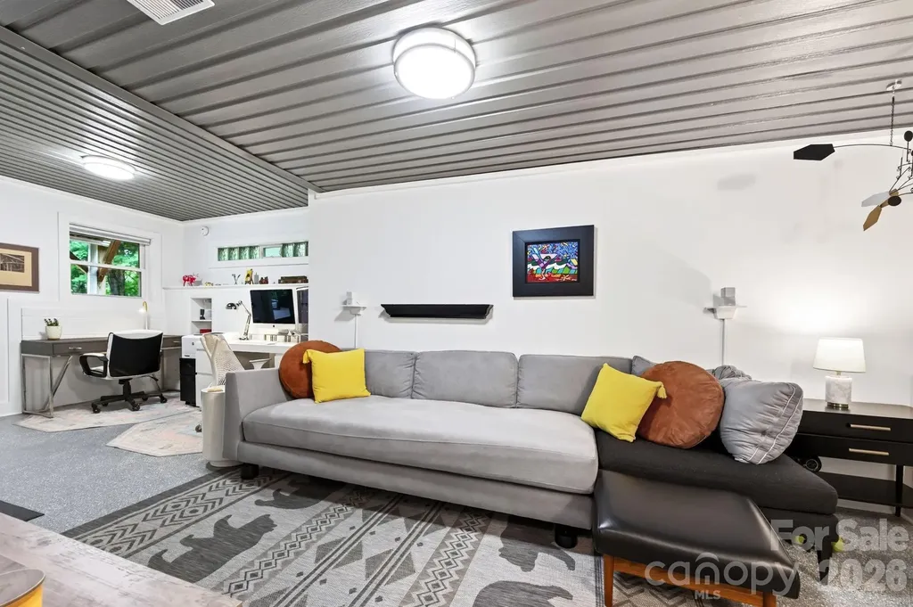 153 Skyview Circle Asheville NC 28804
