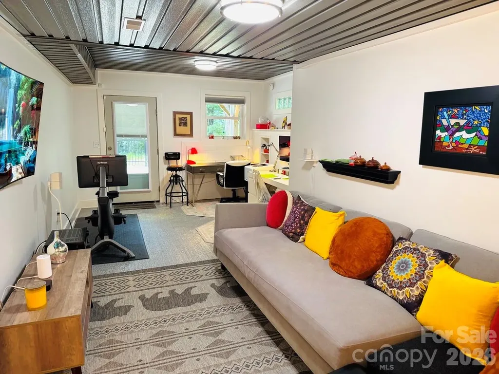153 Skyview Circle Asheville NC 28804