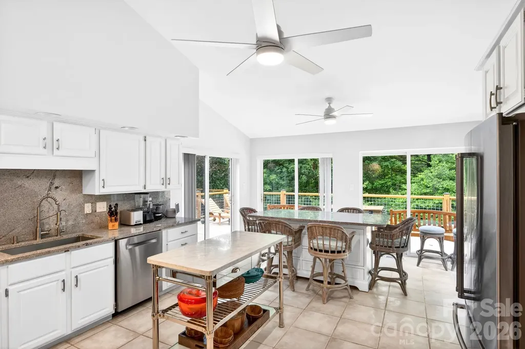 153 Skyview Circle Asheville NC 28804