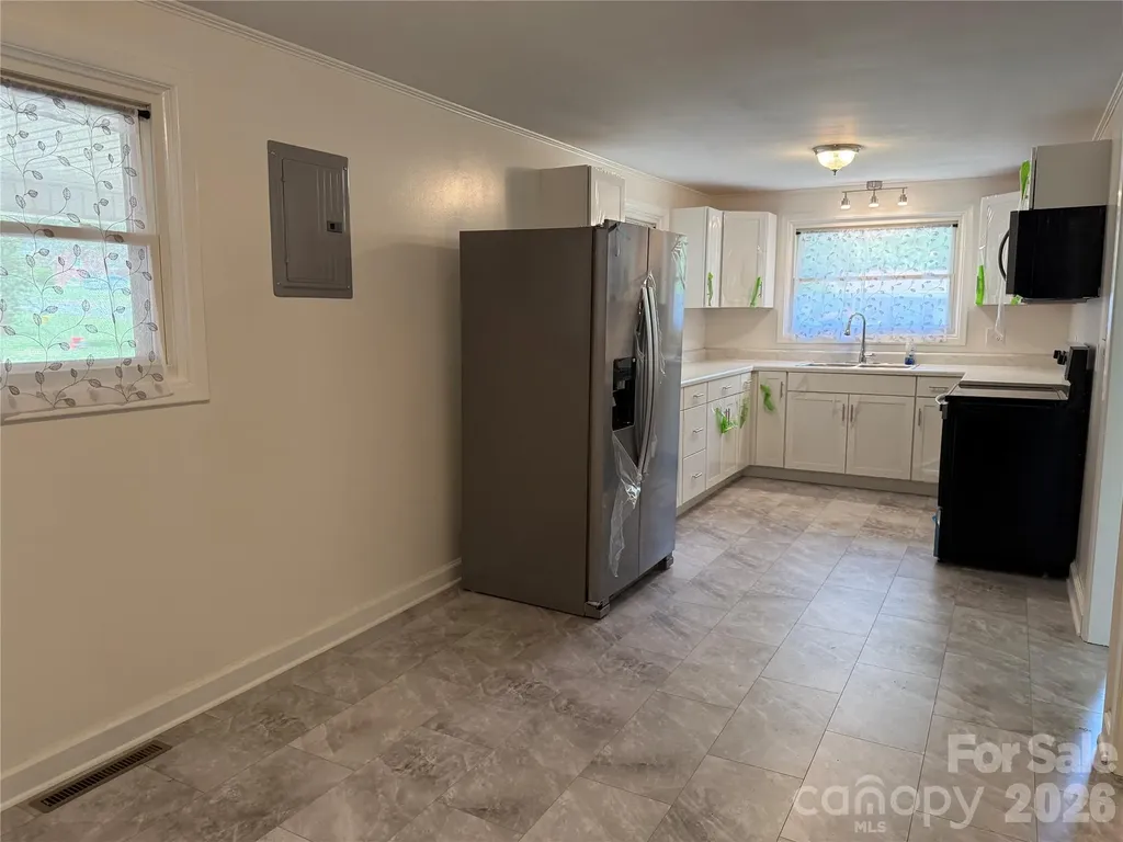2012 N Deal Avenue Newton NC 28658