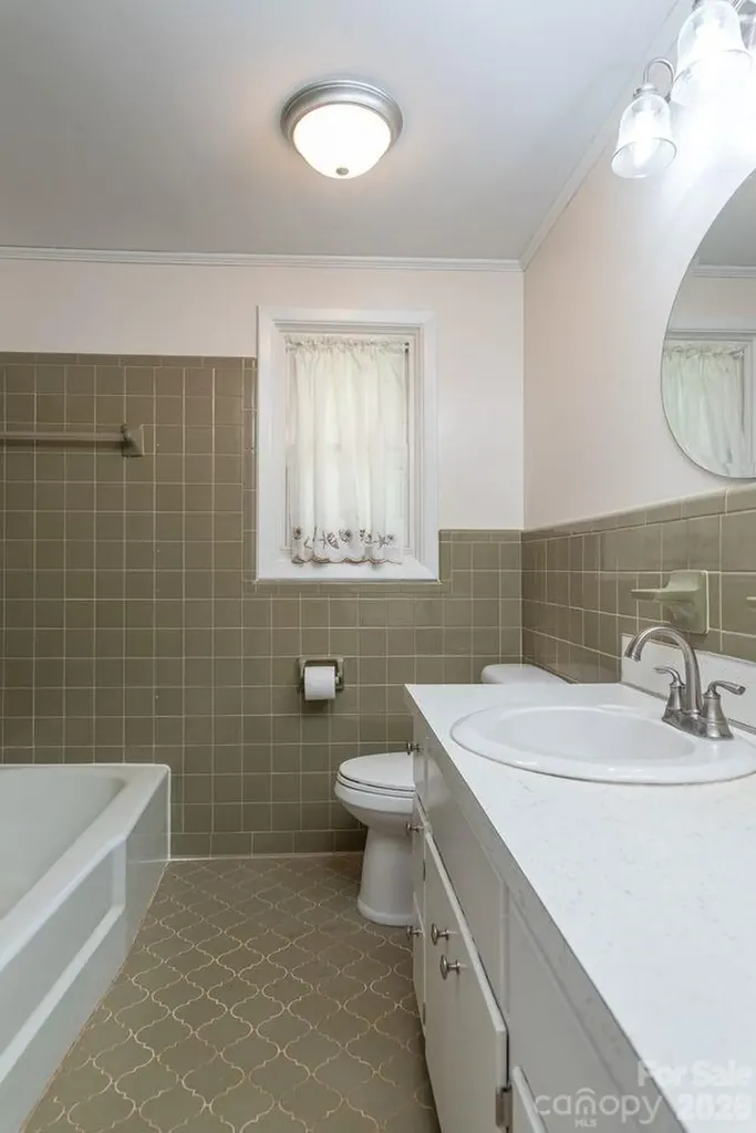 2012 N Deal Avenue Newton NC 28658