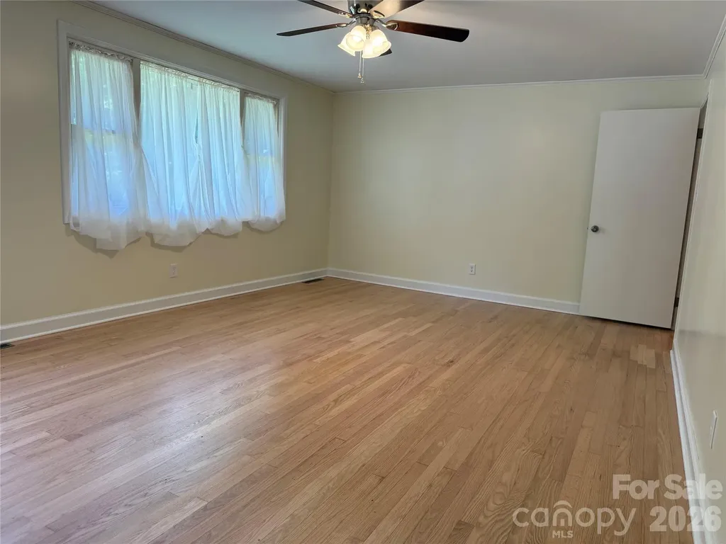 2012 N Deal Avenue Newton NC 28658