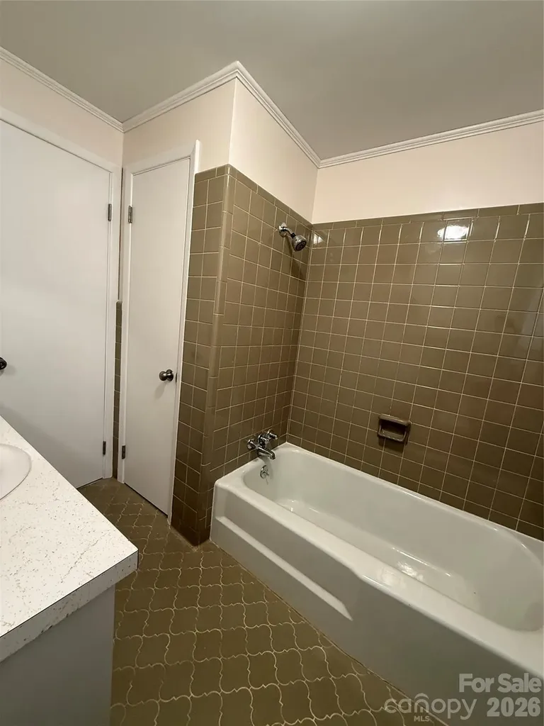 2012 N Deal Avenue Newton NC 28658