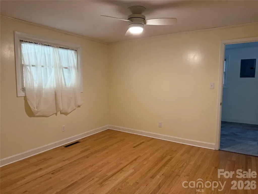 2012 N Deal Avenue Newton NC 28658