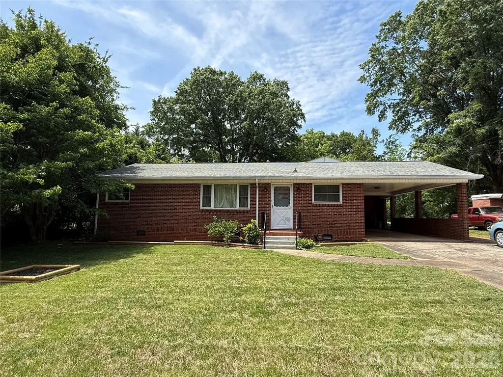 2012 N Deal Avenue Newton NC 28658