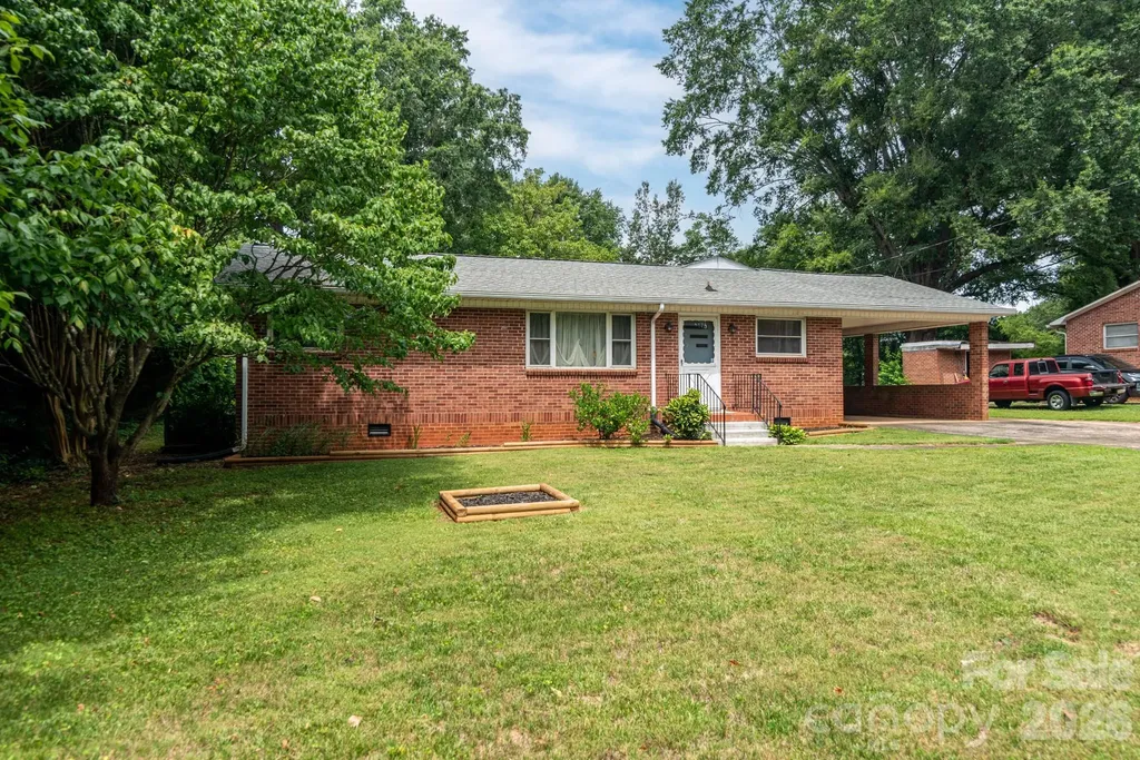 2012 N Deal Avenue Newton NC 28658