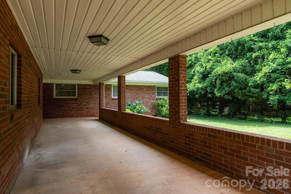 2012 N Deal Avenue Newton NC 28658
