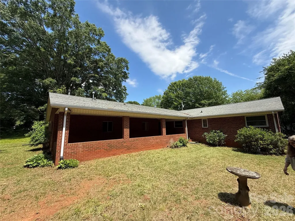 2012 N Deal Avenue Newton NC 28658