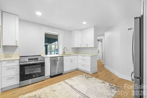 95 Cardinal Trace Lake Toxaway NC 28747