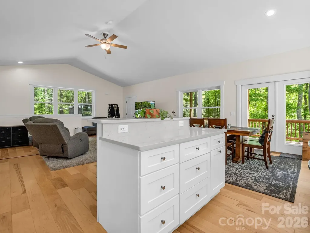 565 Pinewood Knoll Drive Hendersonville NC 28739