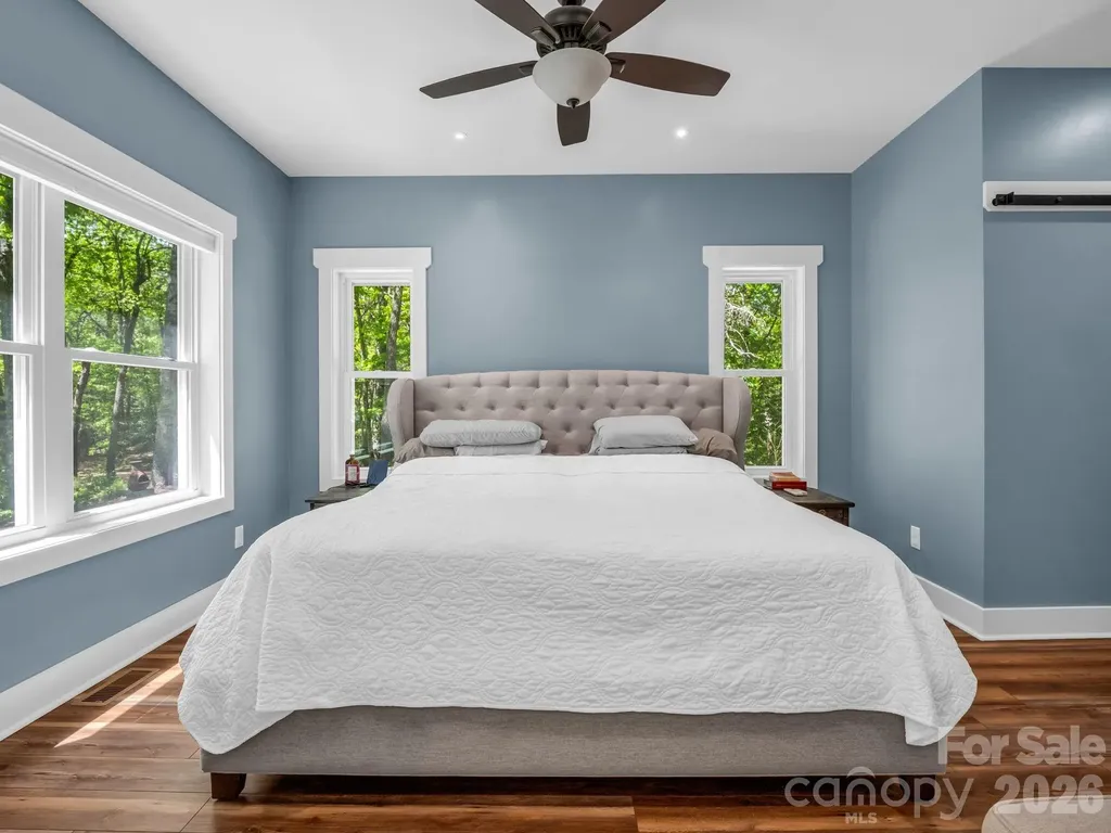 565 Pinewood Knoll Drive Hendersonville NC 28739
