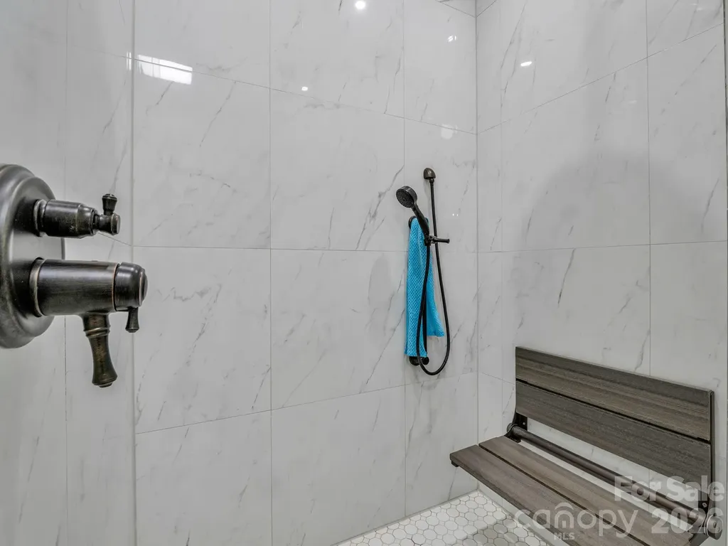 565 Pinewood Knoll Drive Hendersonville NC 28739