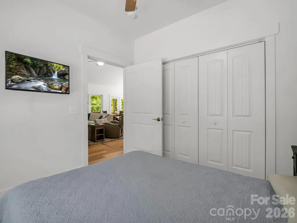 565 Pinewood Knoll Drive Hendersonville NC 28739