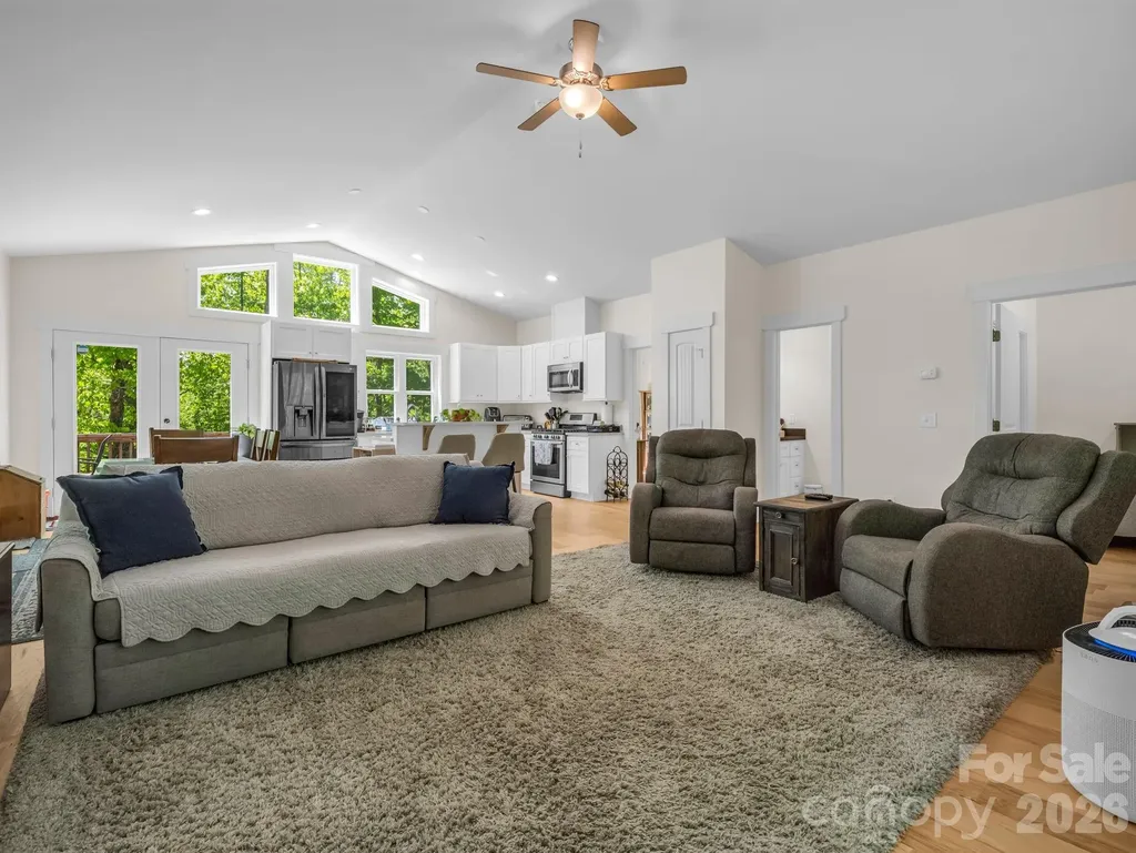 565 Pinewood Knoll Drive Hendersonville NC 28739