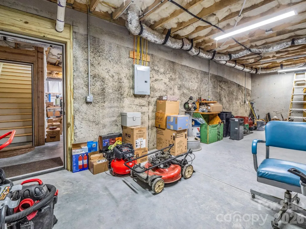 565 Pinewood Knoll Drive Hendersonville NC 28739