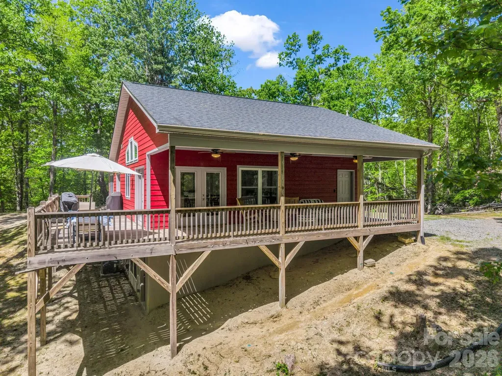 565 Pinewood Knoll Drive Hendersonville NC 28739