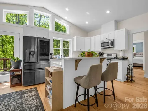 565 Pinewood Knoll Drive Hendersonville NC 28739
