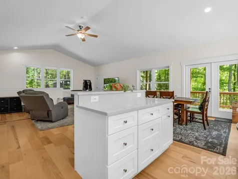 565 Pinewood Knoll Drive Hendersonville NC 28739