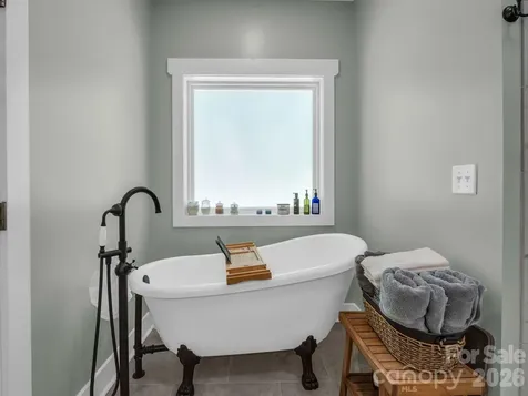 565 Pinewood Knoll Drive Hendersonville NC 28739