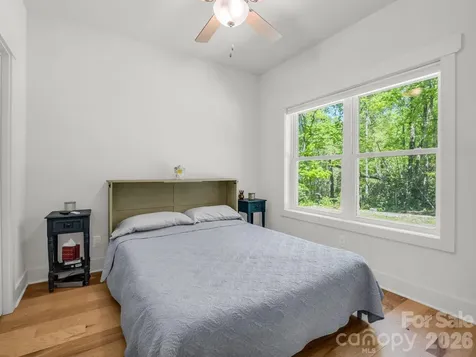 565 Pinewood Knoll Drive Hendersonville NC 28739