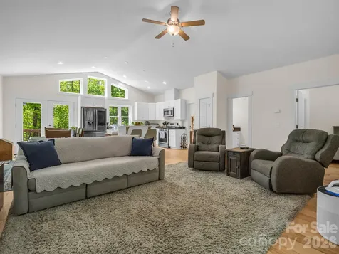 565 Pinewood Knoll Drive Hendersonville NC 28739