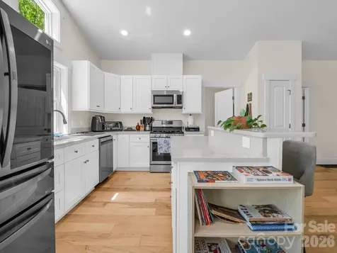 565 Pinewood Knoll Drive Hendersonville NC 28739