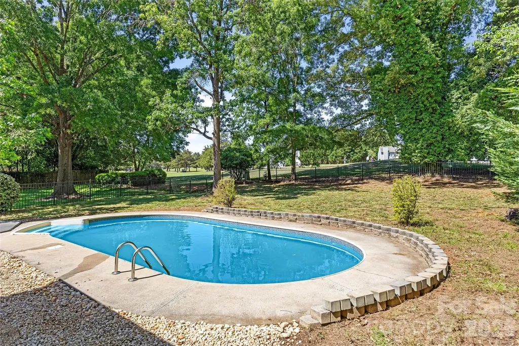 9526 Fairway Ridge Road Charlotte NC 28277