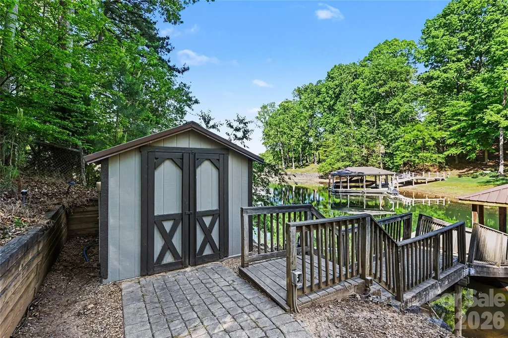 142 Lakeview Shores Loop Mooresville NC 28117