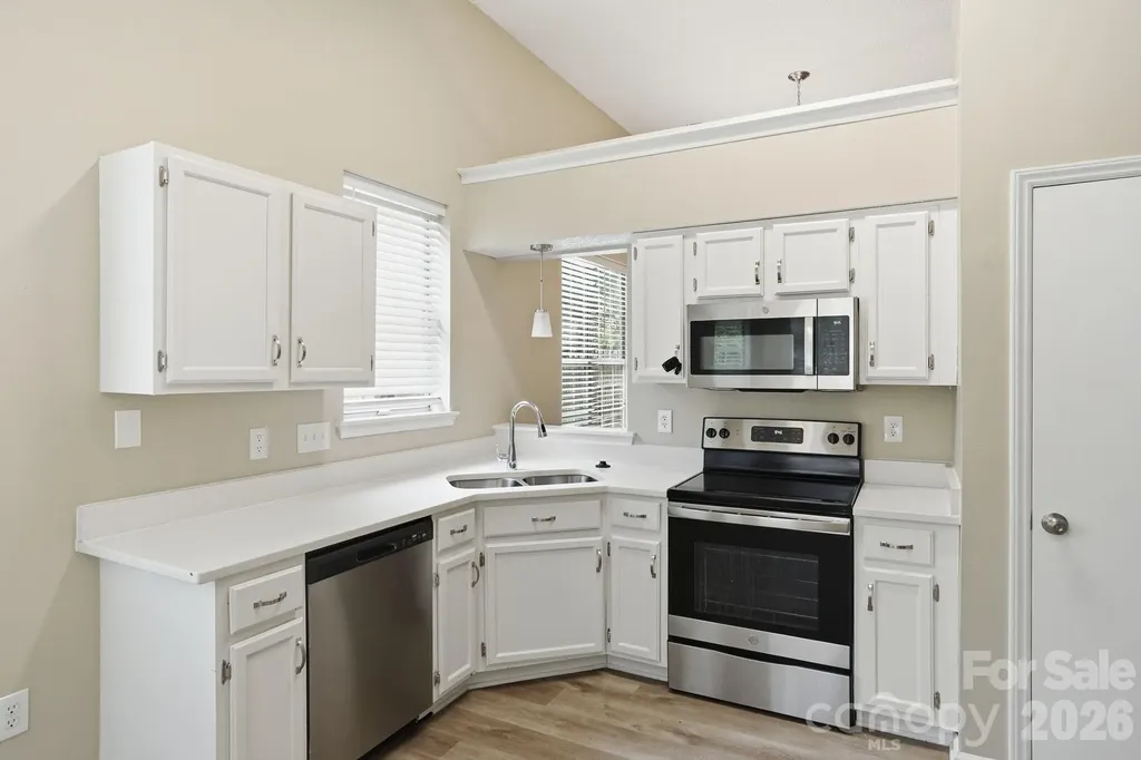 7200 Daerwood Place Charlotte NC 28215