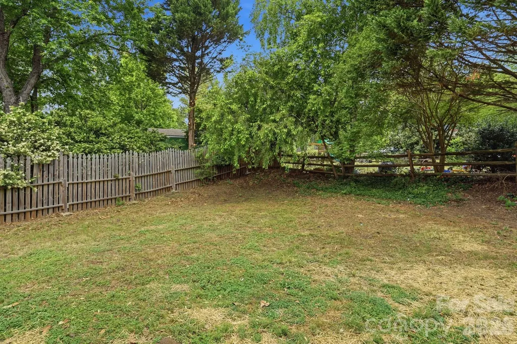 7200 Daerwood Place Charlotte NC 28215