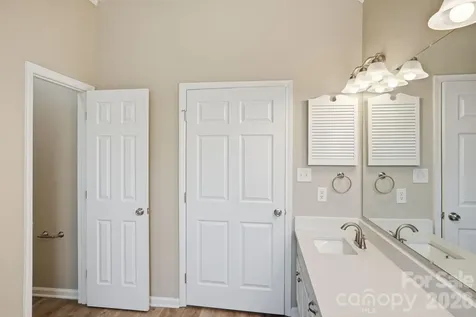 7200 Daerwood Place Charlotte NC 28215