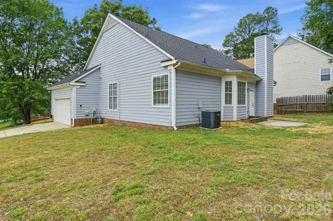 7200 Daerwood Place Charlotte NC 28215