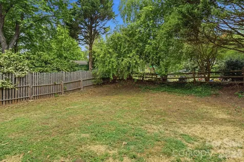 7200 Daerwood Place Charlotte NC 28215