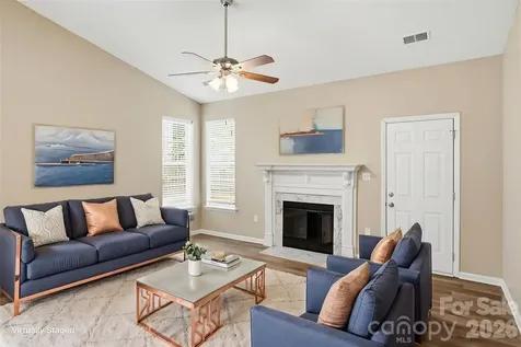 7200 Daerwood Place Charlotte NC 28215