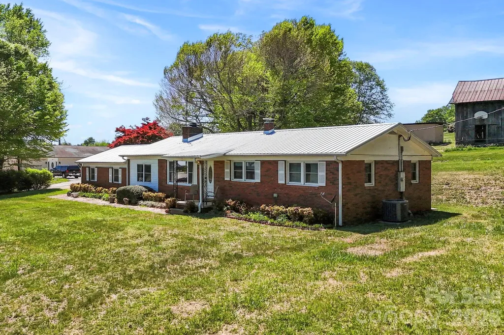 18 Hilda Lane Mills River NC 28759