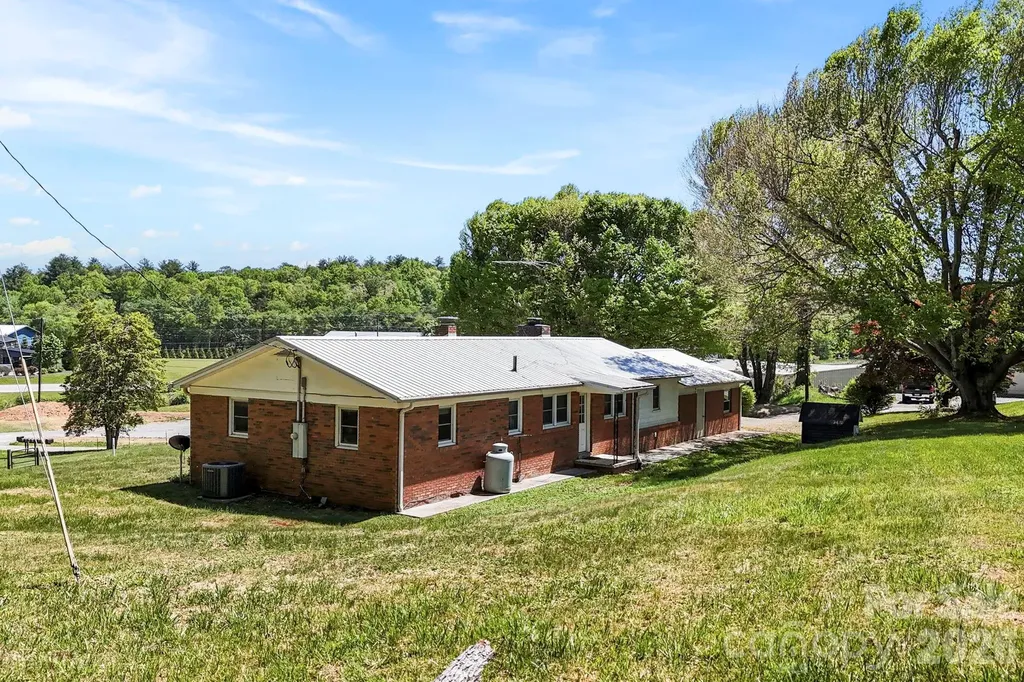 18 Hilda Lane Mills River NC 28759